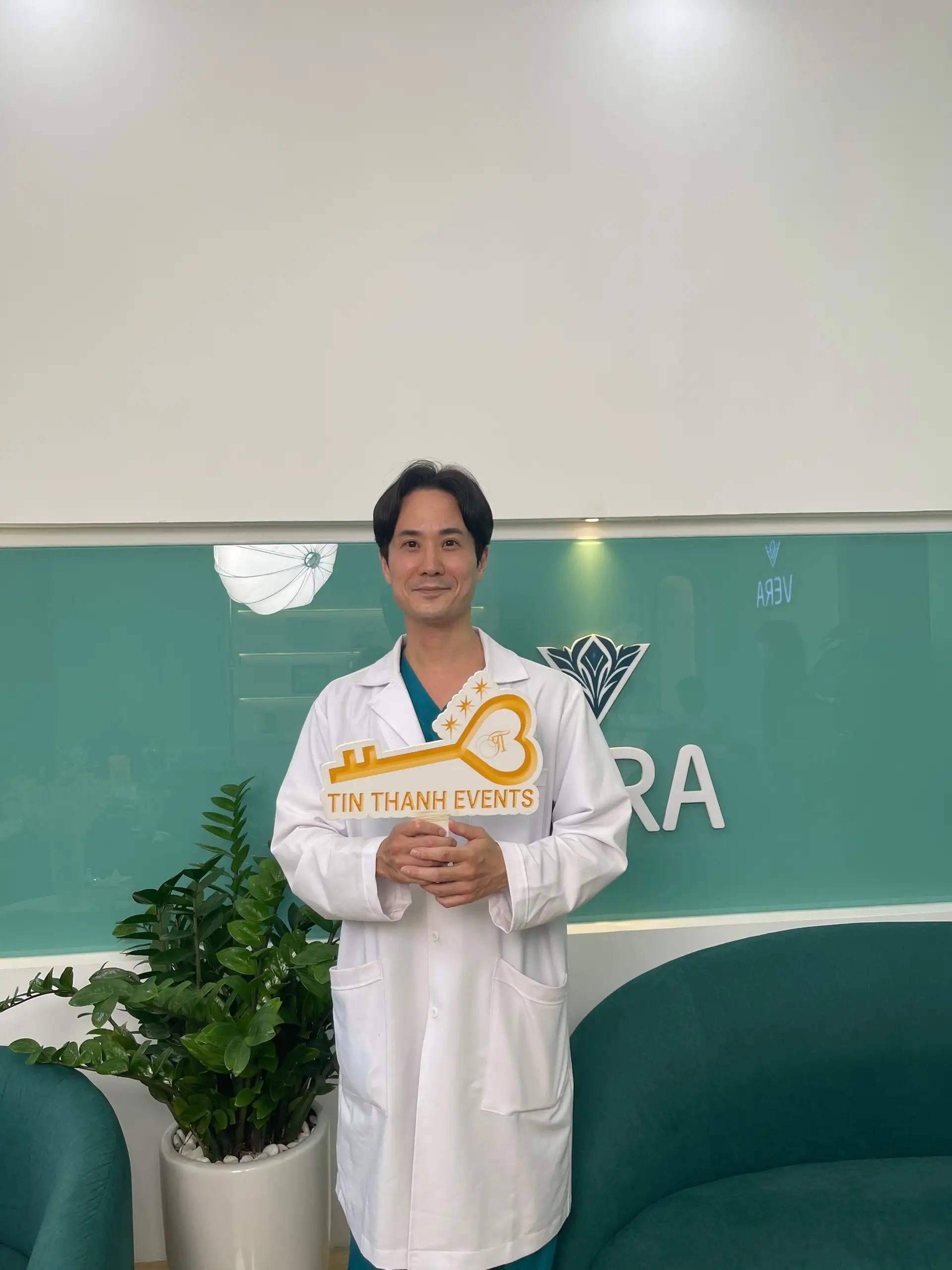 Model tây đóng chuyên gia/Bác sĩ/Chuyển giao công nghệ